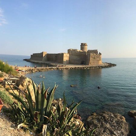 Bed And Breakfast La Medusa Isola Di Capo Rizzuto Exterior photo